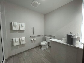 Holiday Inn Express & Suites Ft. Smith - Airport