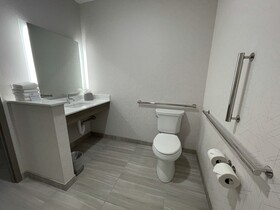 Holiday Inn Express & Suites Ft. Smith - Airport