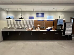 Holiday Inn Express & Suites Ft. Smith - Airport