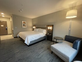 Holiday Inn Express & Suites Ft. Smith - Airport