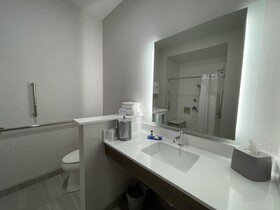 Holiday Inn Express & Suites Ft. Smith - Airport
