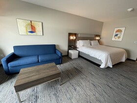 Holiday Inn Express & Suites Ft. Smith - Airport