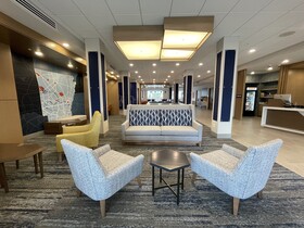 Holiday Inn Express & Suites Ft. Smith - Airport