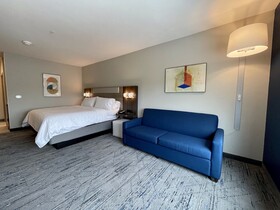 Holiday Inn Express & Suites Ft. Smith - Airport