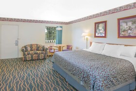 Days Inn by Wyndham Hardy