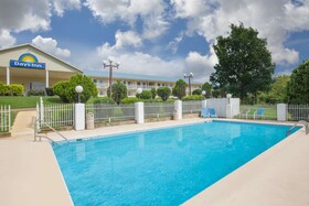Days Inn by Wyndham Hardy