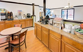Super 8 by Wyndham Hazen