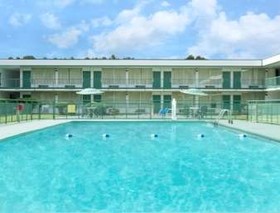 Super 8 by Wyndham Hope