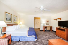 Baymont by Wyndham Hot Springs On the Lake