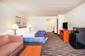 Baymont by Wyndham Hot Springs On the Lake