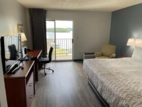 Baymont by Wyndham Hot Springs On the Lake