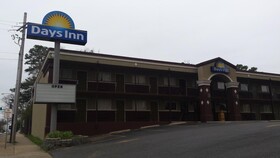 Days Inn by Wyndham Hot Springs