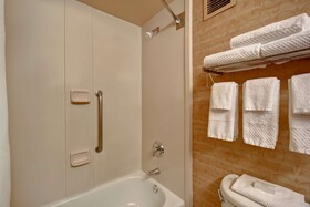 Embassy Suites by Hilton Hot Springs Hotel & Spa