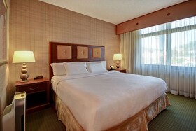 Embassy Suites by Hilton Hot Springs Hotel & Spa