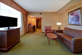 Embassy Suites by Hilton Hot Springs Hotel & Spa