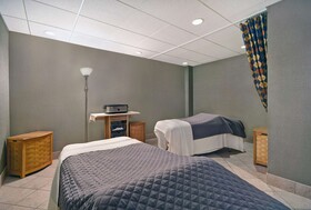 Embassy Suites by Hilton Hot Springs Hotel & Spa