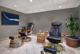 Embassy Suites by Hilton Hot Springs Hotel & Spa