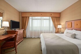 Embassy Suites by Hilton Hot Springs Hotel & Spa