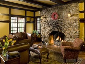 Hilltop Manor Bed and Breakfast