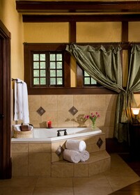 Hilltop Manor Bed and Breakfast