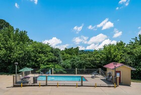 Quality Inn & Suites Hot Springs-Lake Hamilton