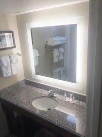 Comfort Inn & Suites Airport