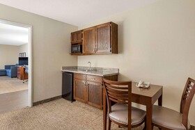 Comfort Inn & Suites Airport