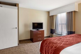 Comfort Inn & Suites Airport