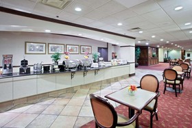 La Quinta Inn & Suites by Wyndham Downtown Conference Center