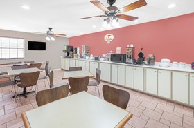 Super 8 by Wyndham Lowell/Bentonville/Rogers Area