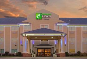 Holiday Inn Express & Suites Magnolia-Lake Columbia