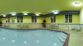Holiday Inn Express & Suites Magnolia-Lake Columbia