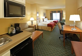 Holiday Inn Express & Suites Magnolia-Lake Columbia