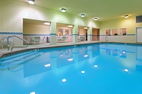 Holiday Inn Express & Suites Magnolia-Lake Columbia