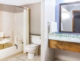 Super 8 by Wyndham Malvern