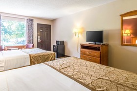 The Parkwood Inn & Suites