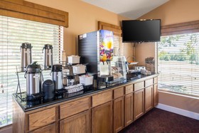 The Parkwood Inn & Suites
