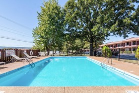 The Parkwood Inn & Suites