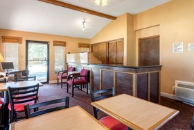 The Parkwood Inn & Suites