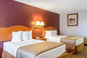 The Parkwood Inn & Suites