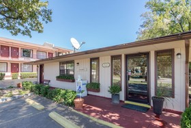 The Parkwood Inn & Suites
