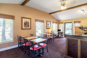 The Parkwood Inn & Suites
