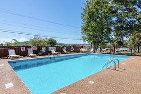 The Parkwood Inn & Suites