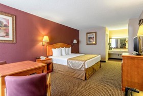 The Parkwood Inn & Suites