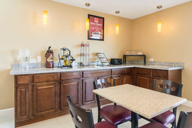Econo Lodge Inn & Suites North Little Rock near Riverfront