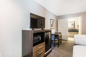 Econo Lodge Inn & Suites North Little Rock near Riverfront
