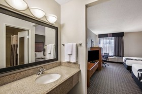 La Quinta Inn & Suites by Wyndham N Little Rock-McCain Mall