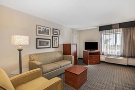 La Quinta Inn & Suites by Wyndham N Little Rock-McCain Mall