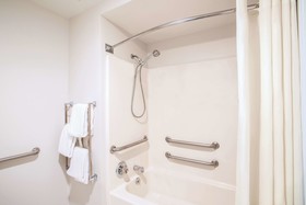 La Quinta Inn & Suites by Wyndham N Little Rock-McCain Mall