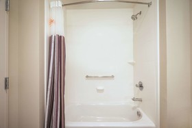 La Quinta Inn & Suites by Wyndham N Little Rock-McCain Mall